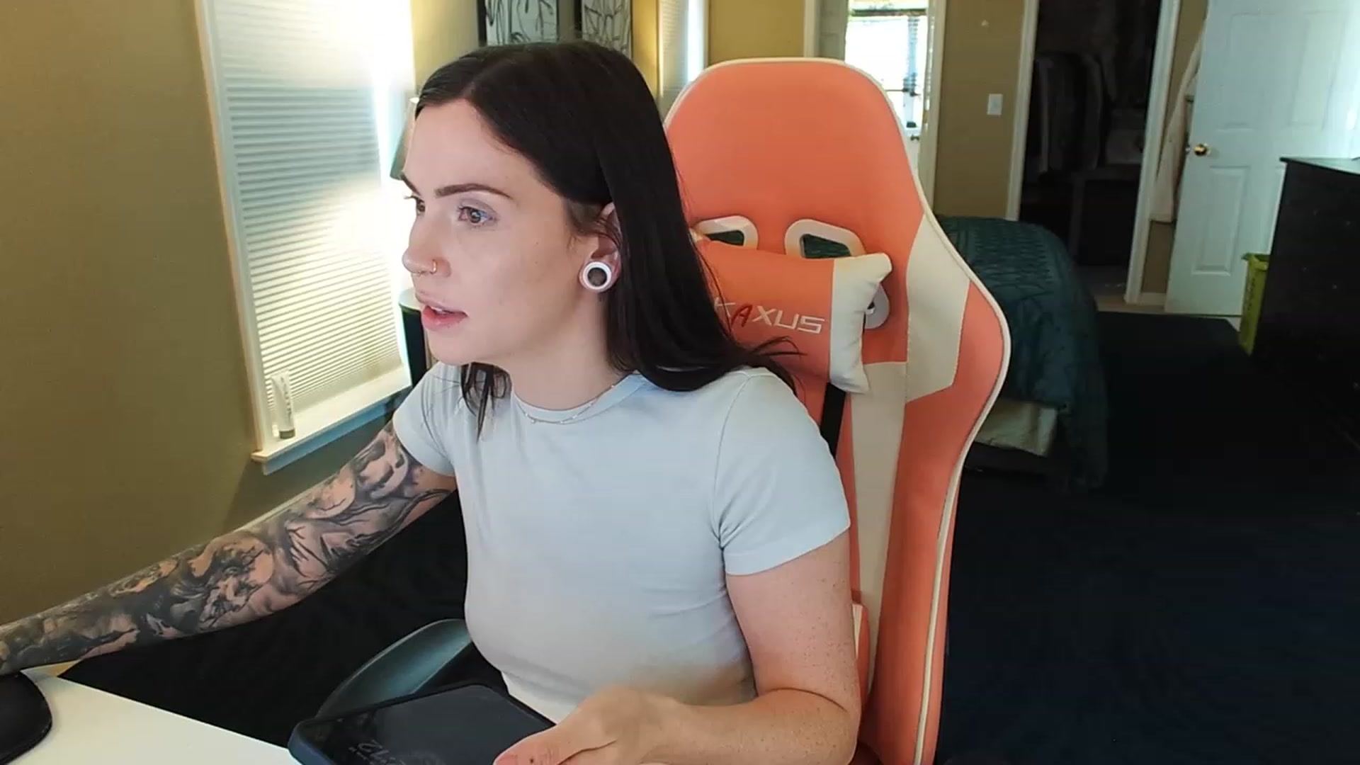 Gallery image thumbnail from london_ellise's myfreecams stream on, 06/19/2023, 18:42 image 3 of 20