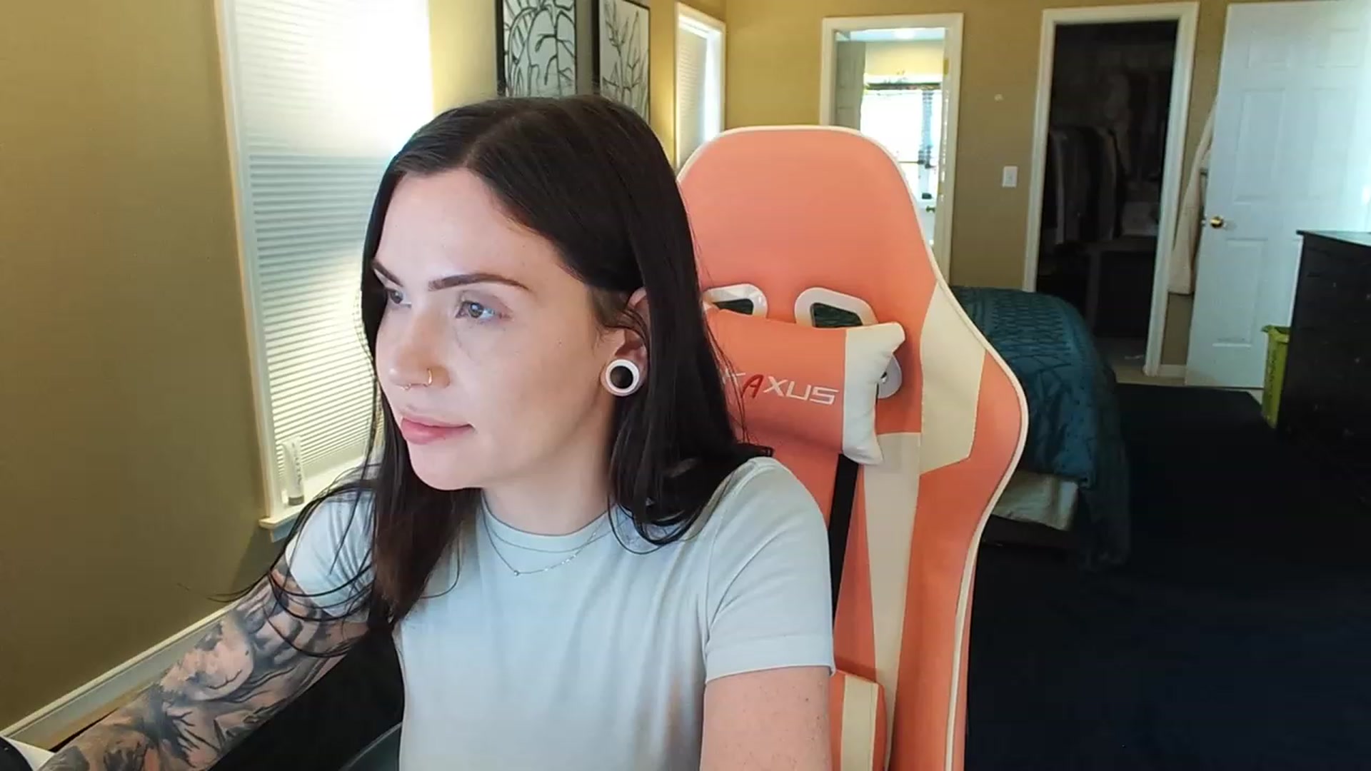 Gallery image thumbnail from london_ellise's myfreecams stream on, 06/19/2023, 18:42 image 1 of 20