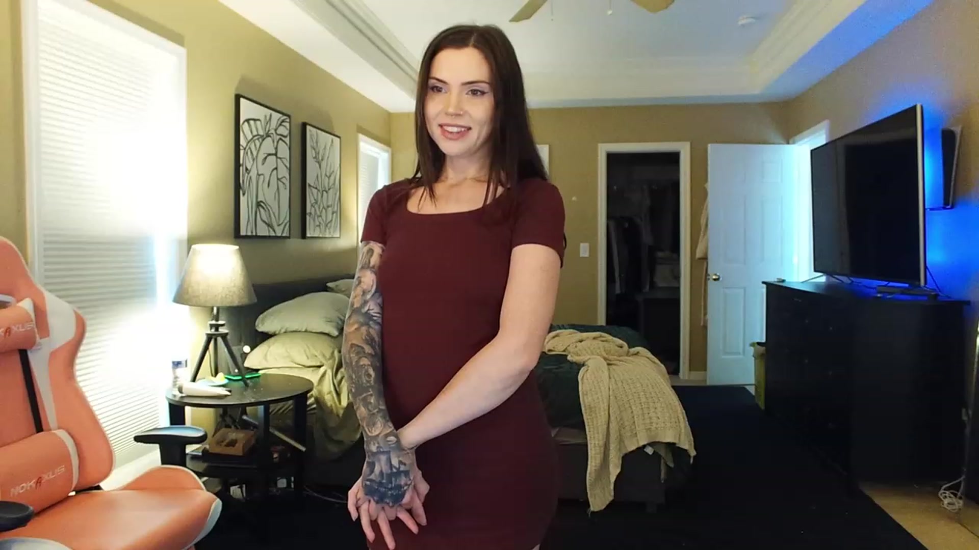 Gallery image thumbnail from london_ellise's myfreecams stream on, 06/27/2023, 17:31 image 18 of 20
