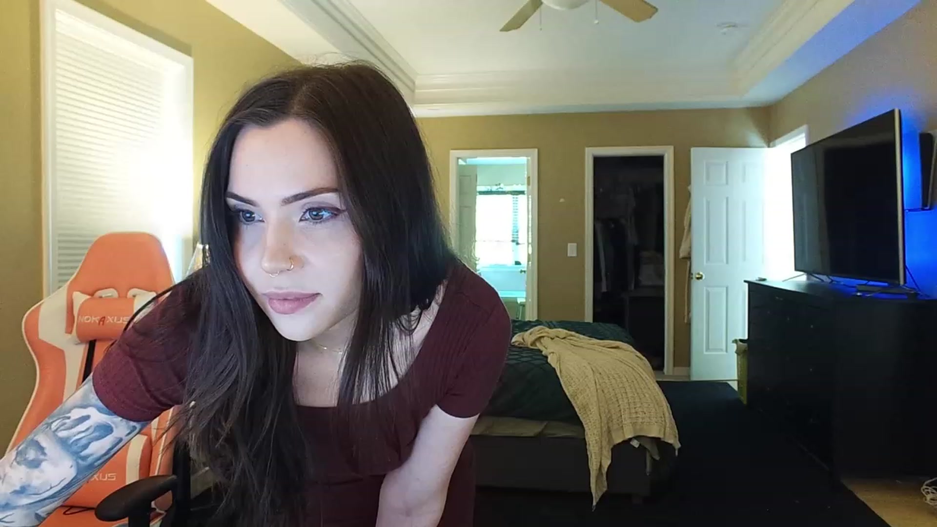 Gallery image thumbnail from london_ellise's myfreecams stream on, 06/27/2023, 17:31 image 4 of 20