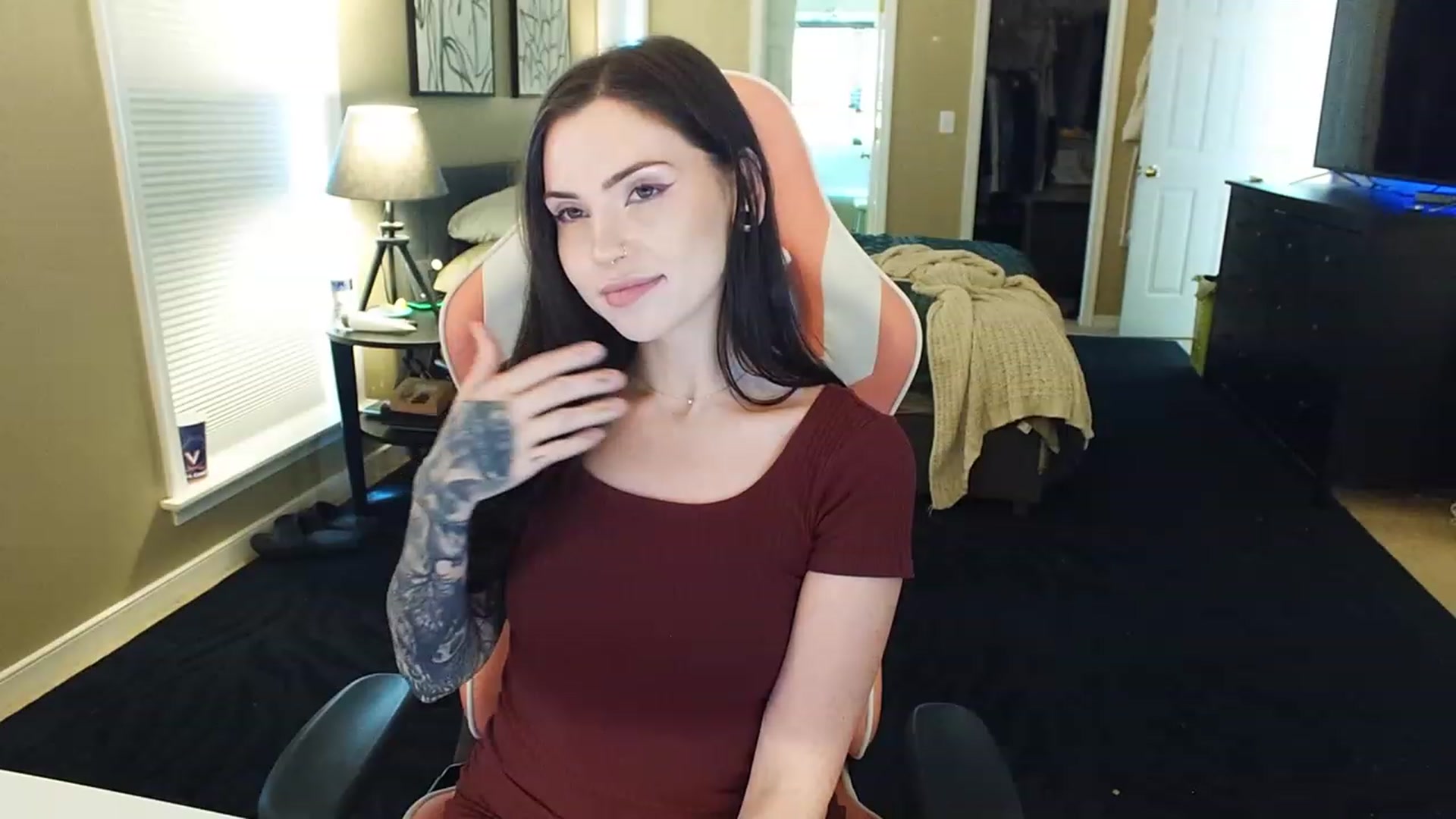 Gallery image thumbnail from london_ellise's myfreecams stream on, 06/27/2023, 17:31 image 19 of 20