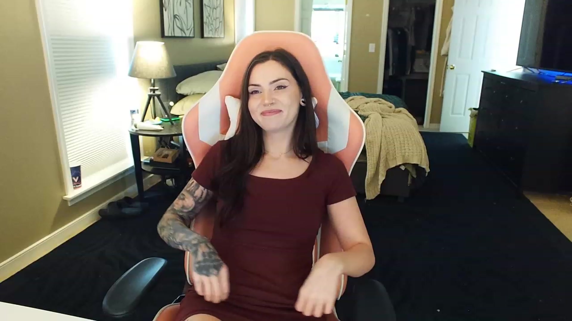 Gallery image thumbnail from london_ellise's myfreecams stream on, 06/27/2023, 17:31 image 20 of 20