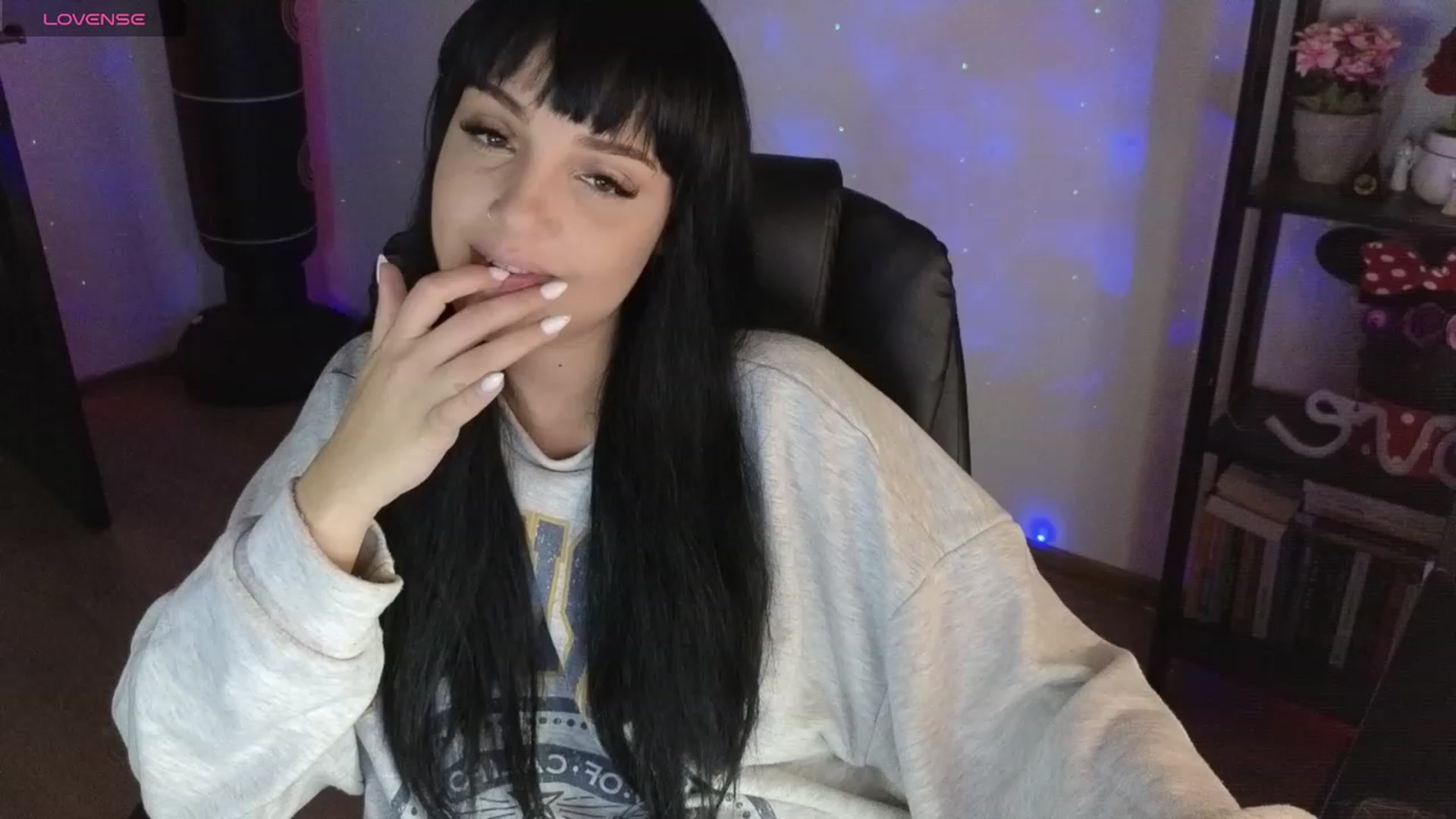 Gallery image thumbnail from loraine_doll's myfreecams stream on, 11/21/2023, 17:48 image 14 of 20