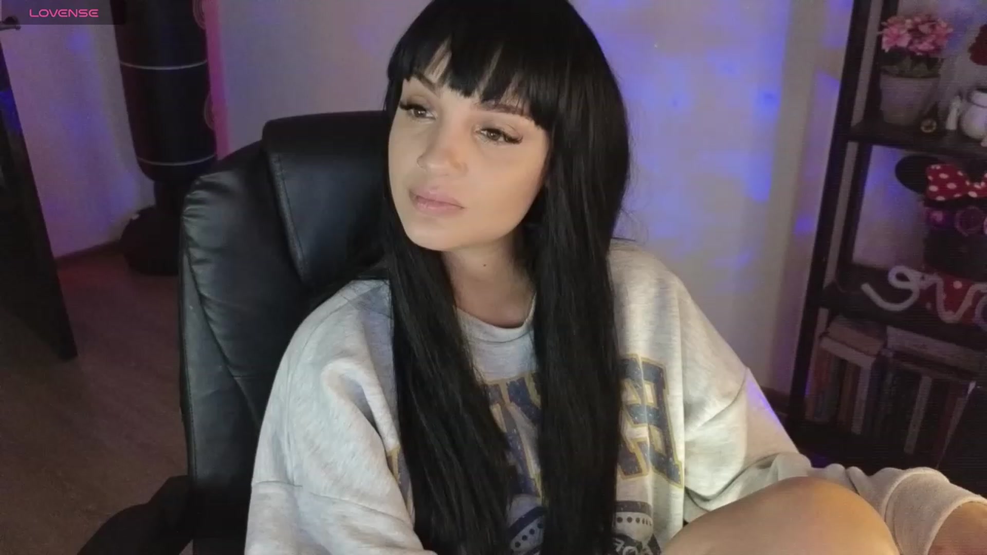 Gallery image thumbnail from loraine_doll's myfreecams stream on, 11/21/2023, 17:48 image 10 of 20