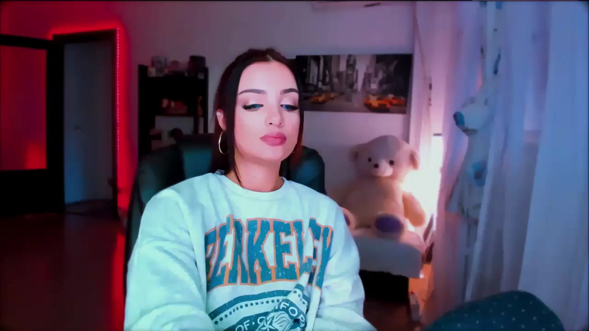 Gallery image thumbnail from loraine_doll's myfreecams stream on, 05/17/2024, 19:02 image 1 of 20