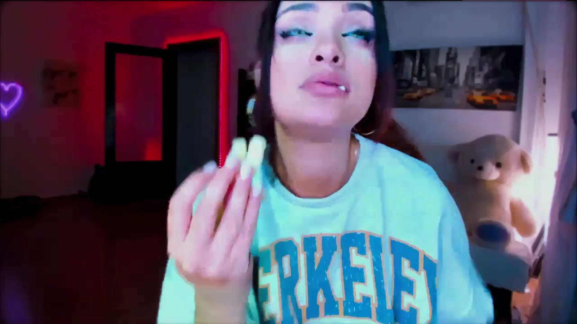 Gallery image thumbnail from loraine_doll's myfreecams stream on, 05/17/2024, 19:02 image 6 of 20