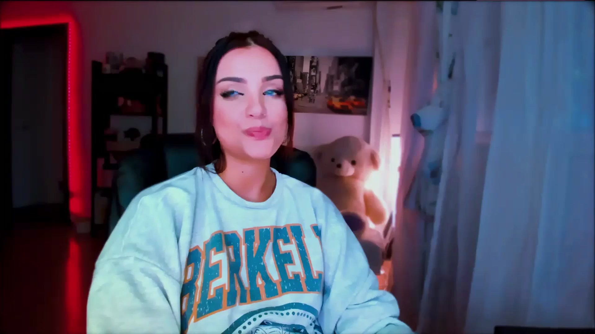 Gallery image thumbnail from loraine_doll's myfreecams stream on, 05/17/2024, 19:02 image 4 of 20