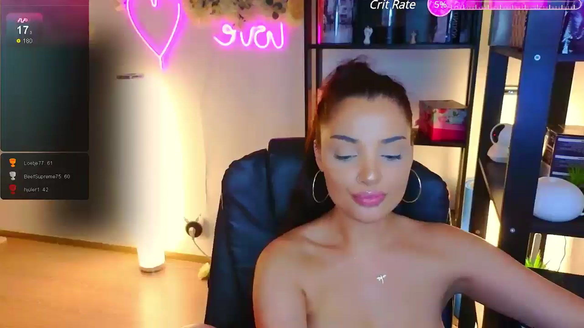 Gallery image thumbnail from loraine_doll's myfreecams stream on, 06/19/2024, 20:24 image 13 of 20