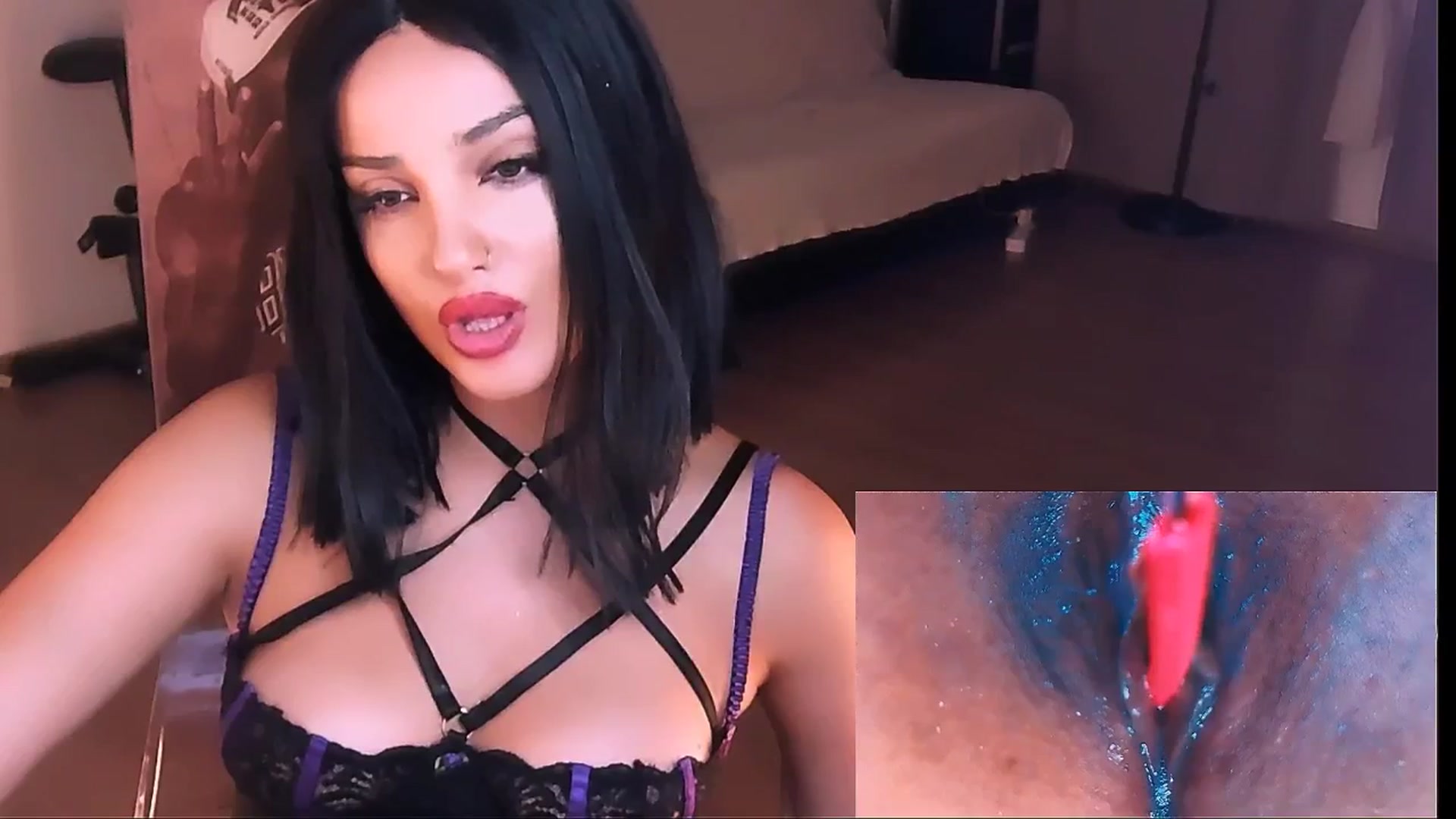 Gallery image thumbnail from loraine_doll's myfreecams stream on, 09/05/2024, 19:11 image 11 of 20