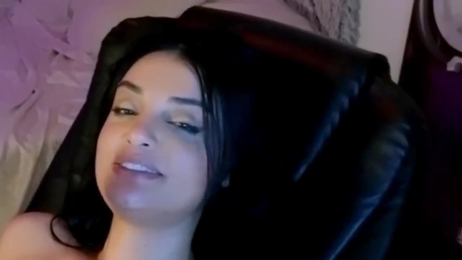 Gallery image thumbnail from loraine_doll's myfreecams stream on, 12/02/2024, 22:46 image 16 of 20