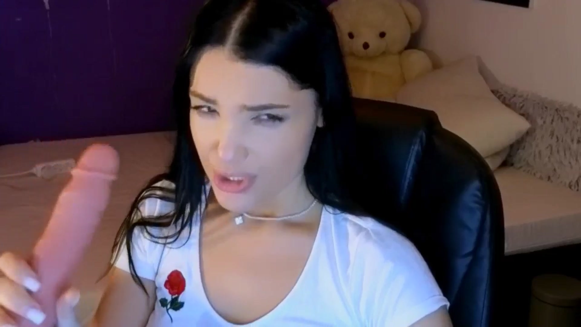 Gallery image thumbnail from loraine_doll's myfreecams stream on, 12/06/2024, 20:50 image 12 of 20