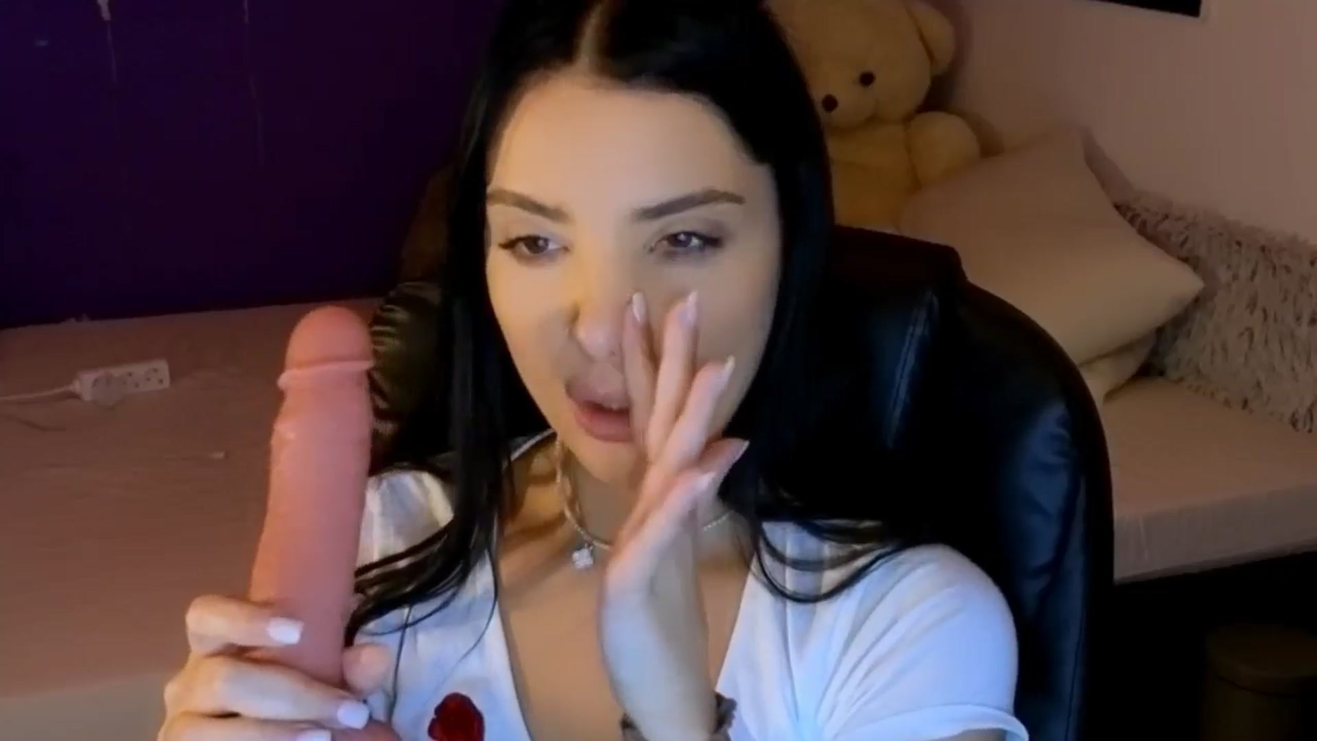Gallery image thumbnail from loraine_doll's myfreecams stream on, 12/06/2024, 20:50 image 14 of 20