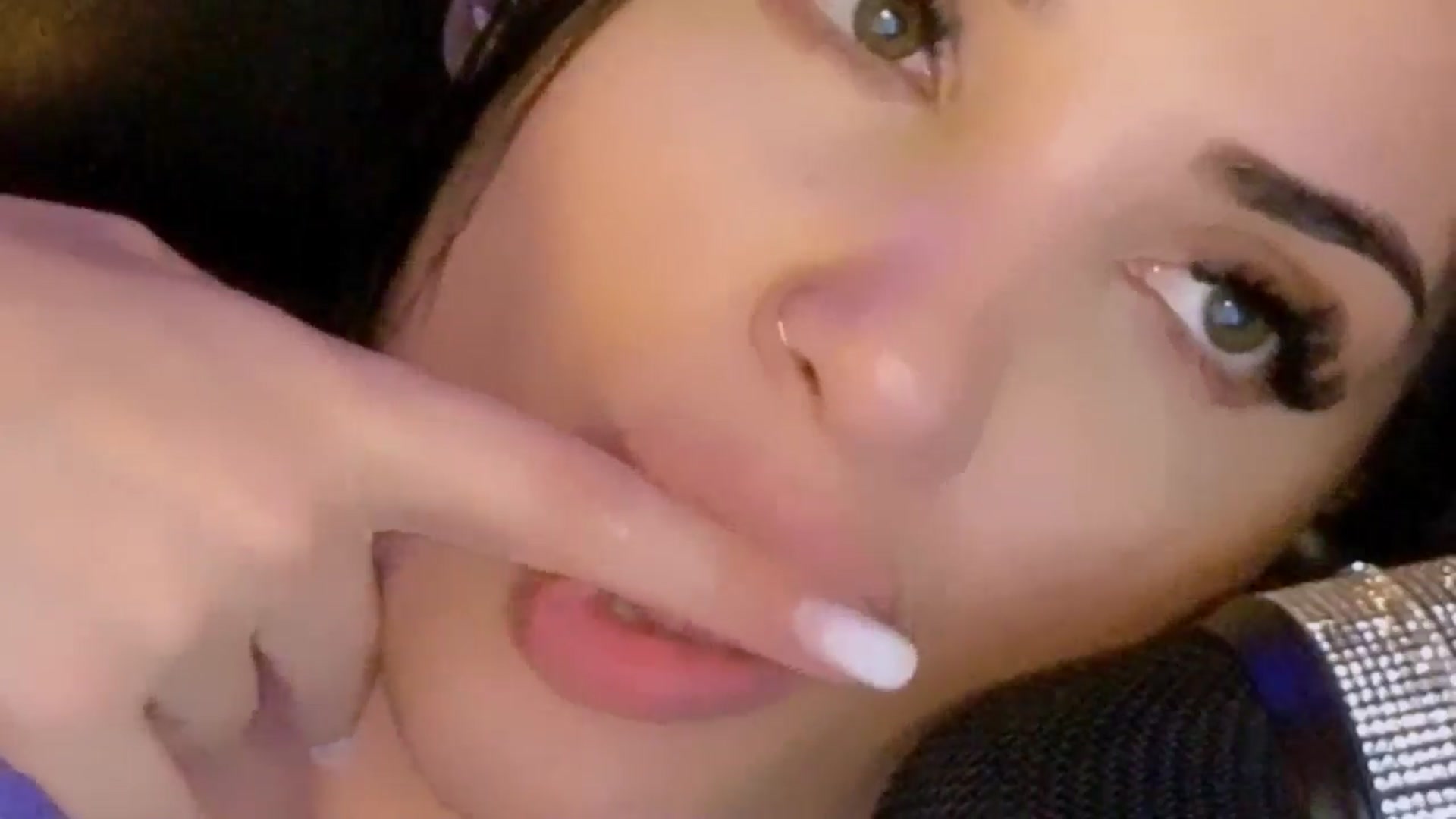 Gallery image thumbnail from loraine_doll's myfreecams stream on, 12/23/2024, 22:55 image 19 of 20