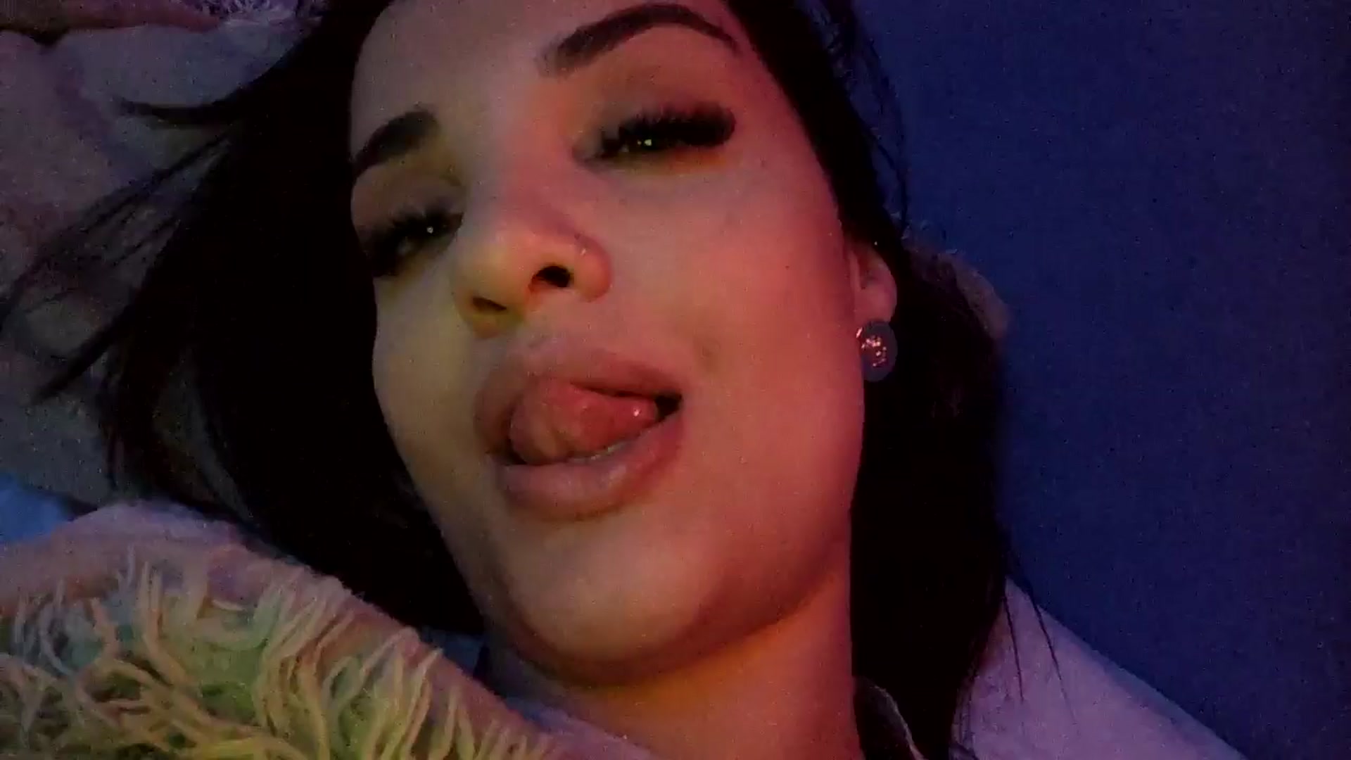 Gallery image thumbnail from loraine_doll's myfreecams stream on, 12/24/2024, 01:32 image 17 of 20
