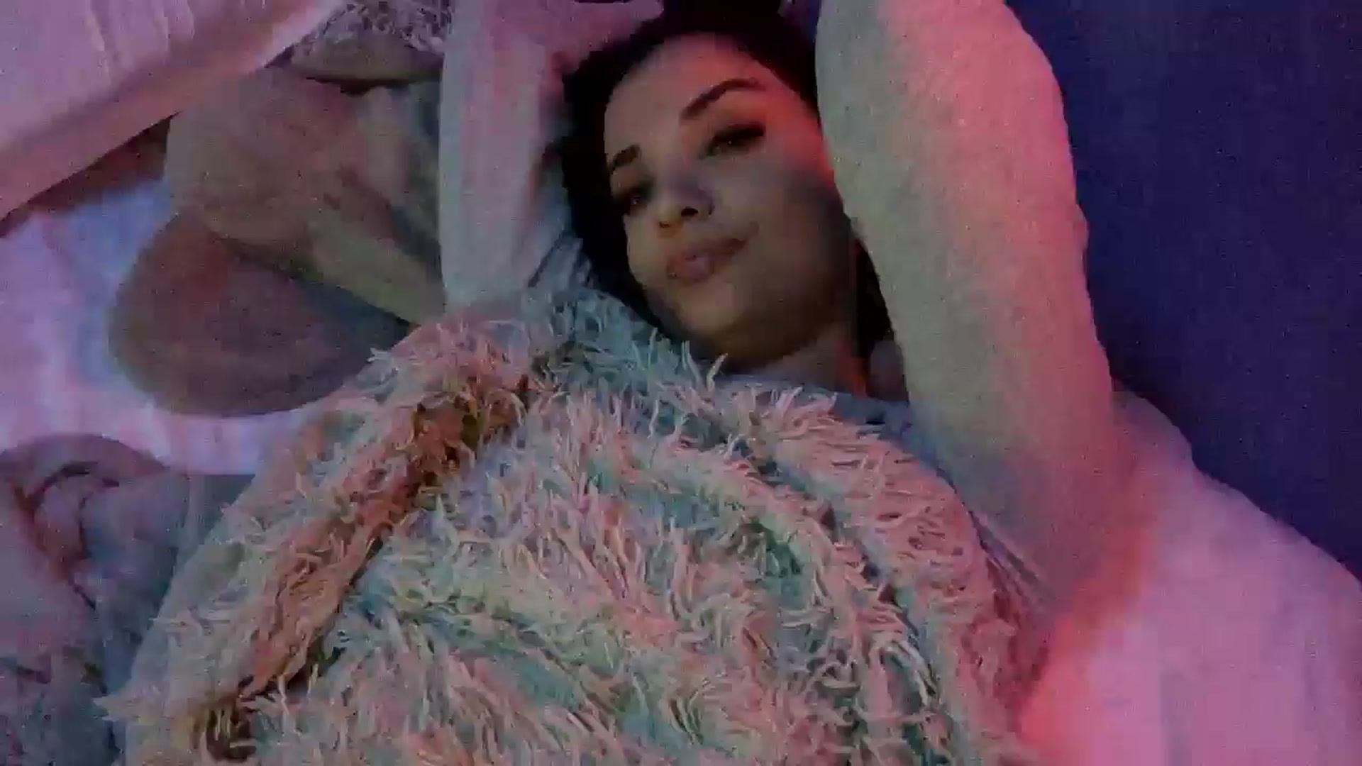 Gallery image thumbnail from loraine_doll's myfreecams stream on, 12/24/2024, 01:32 image 18 of 20