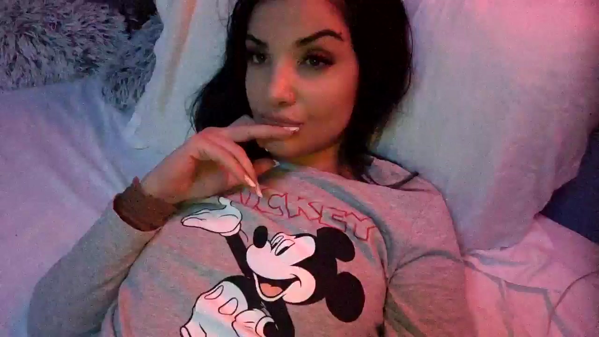 Gallery image thumbnail from loraine_doll's myfreecams stream on, 12/24/2024, 01:32 image 1 of 20