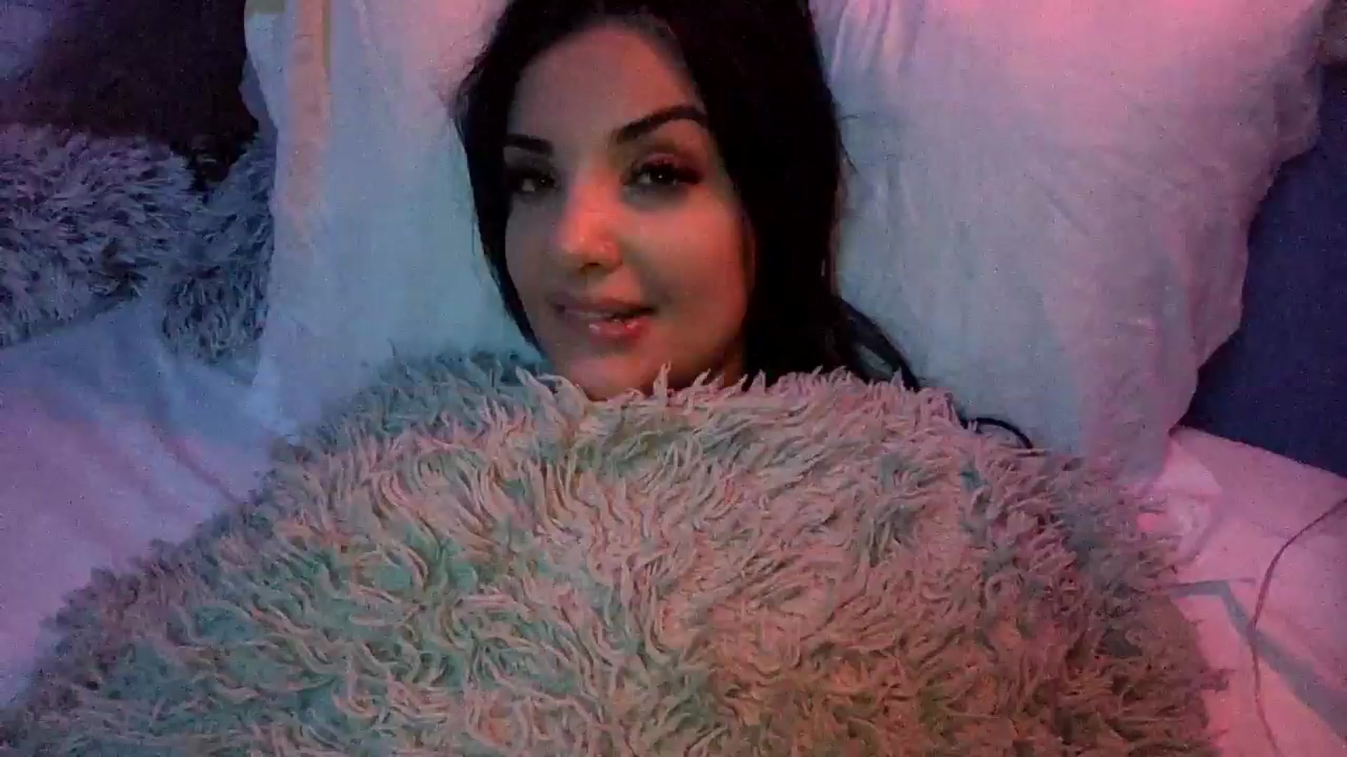 Gallery image thumbnail from loraine_doll's myfreecams stream on, 12/24/2024, 01:32 image 7 of 20