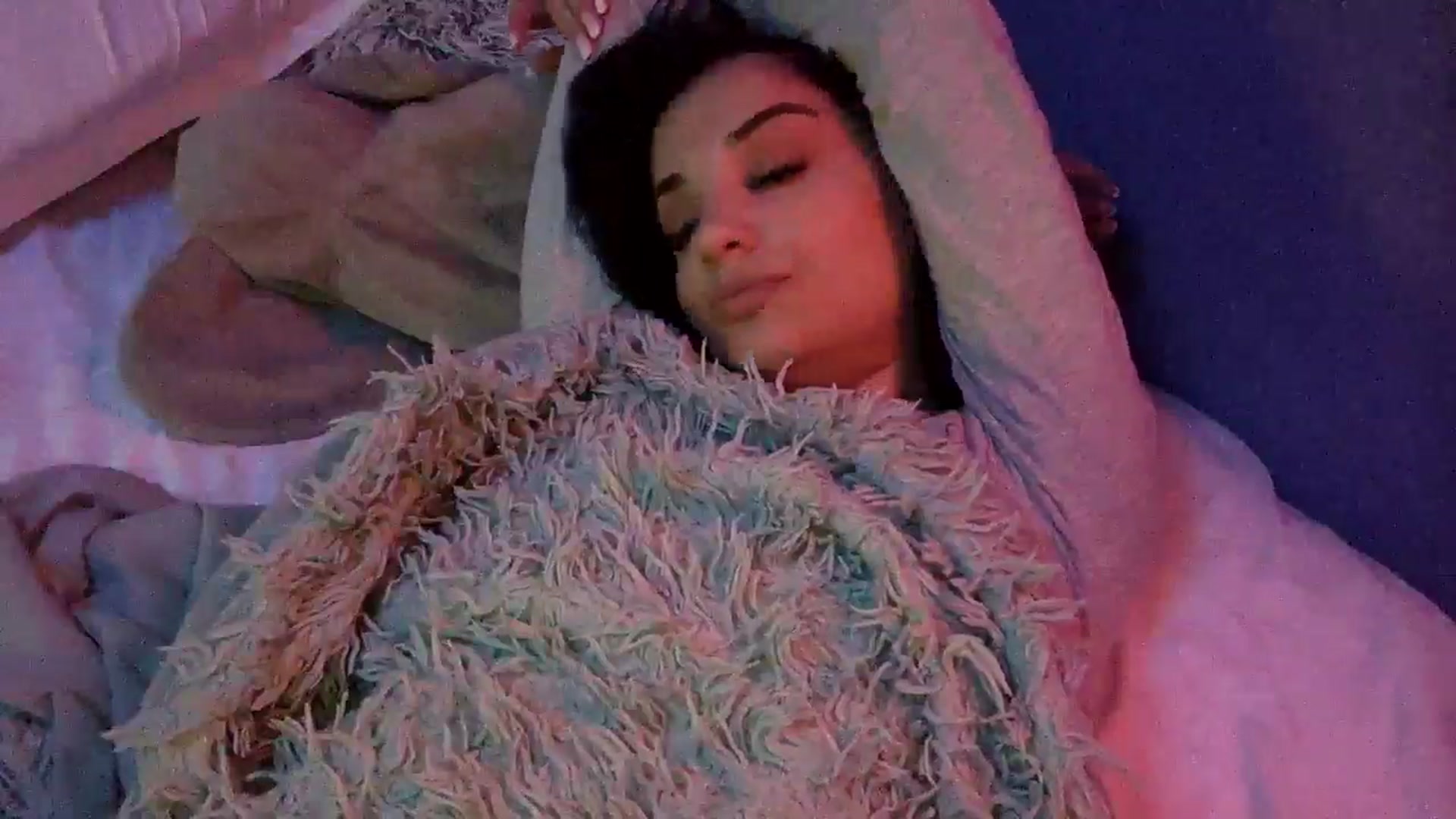 Gallery image thumbnail from loraine_doll's myfreecams stream on, 12/24/2024, 01:32 image 20 of 20
