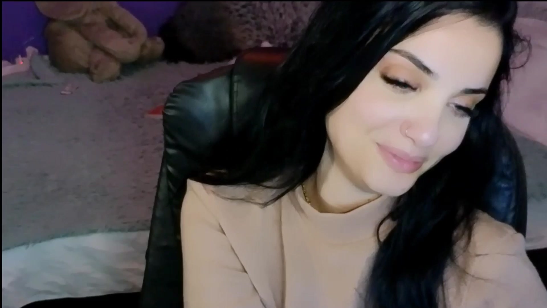 Gallery image thumbnail from loraine_doll's myfreecams stream on, 12/30/2024, 23:32 image 10 of 20