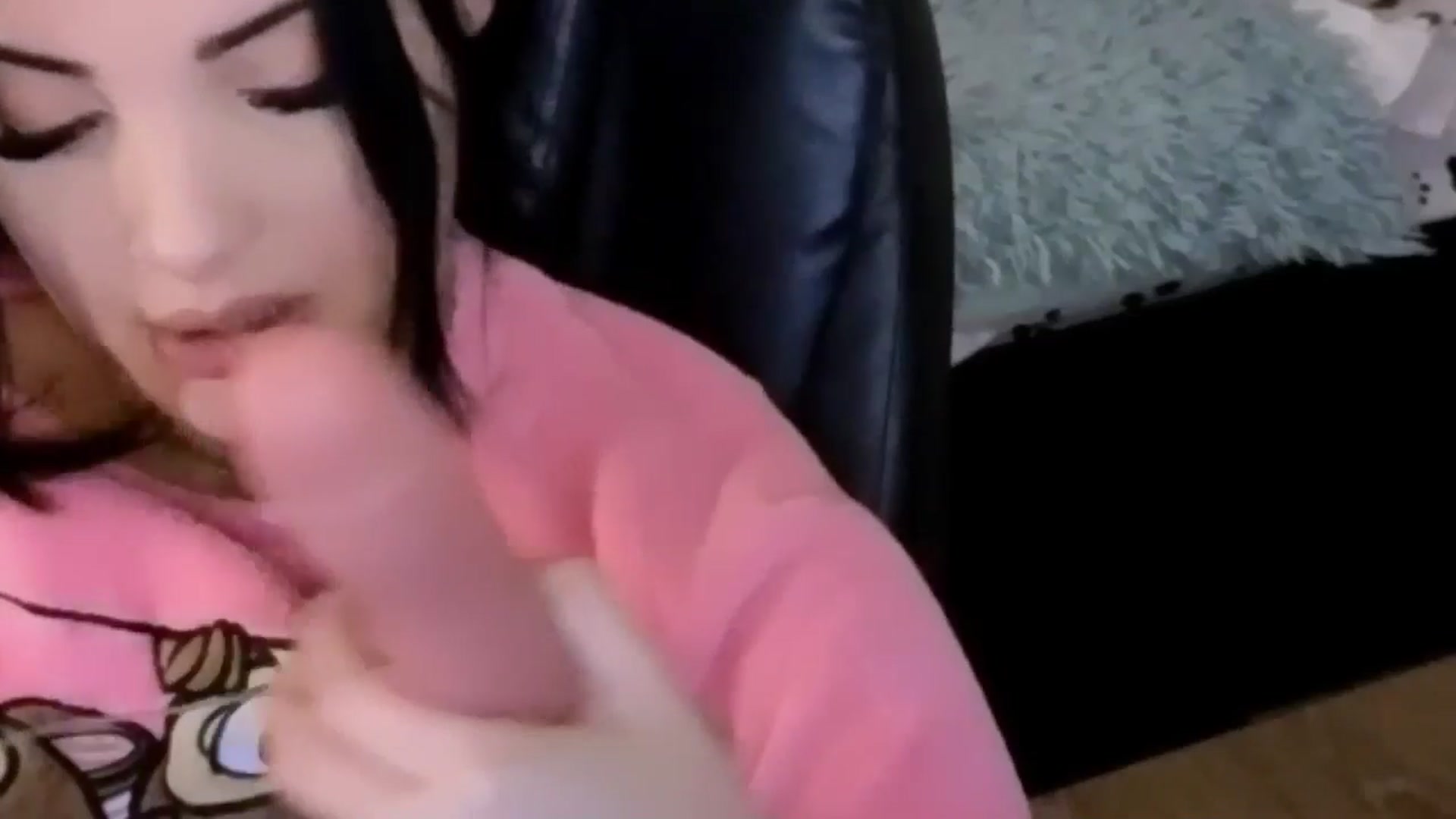 Gallery image thumbnail from loraine_doll's myfreecams stream on, 01/17/2025, 19:35 image 5 of 20