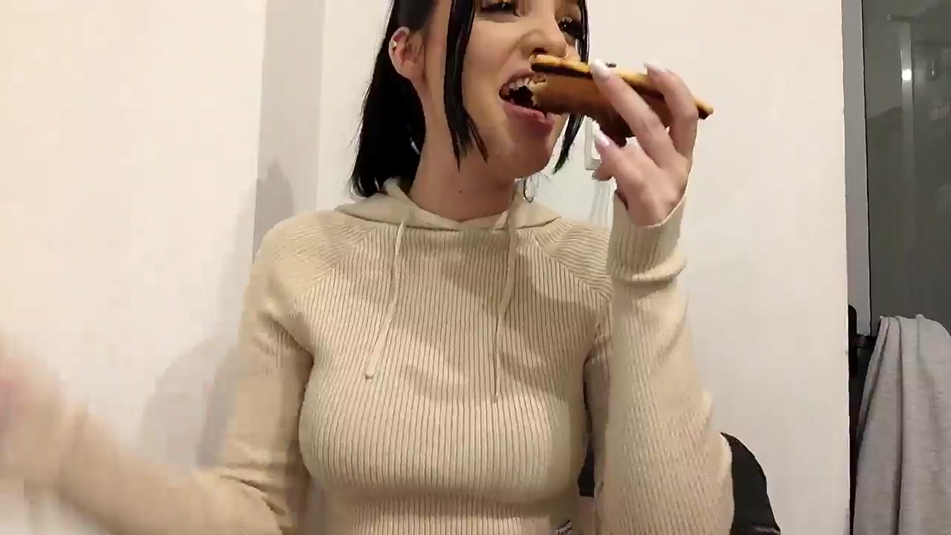 Gallery image thumbnail from loraine_doll's myfreecams stream on, 01/24/2025, 19:11 image 20 of 20