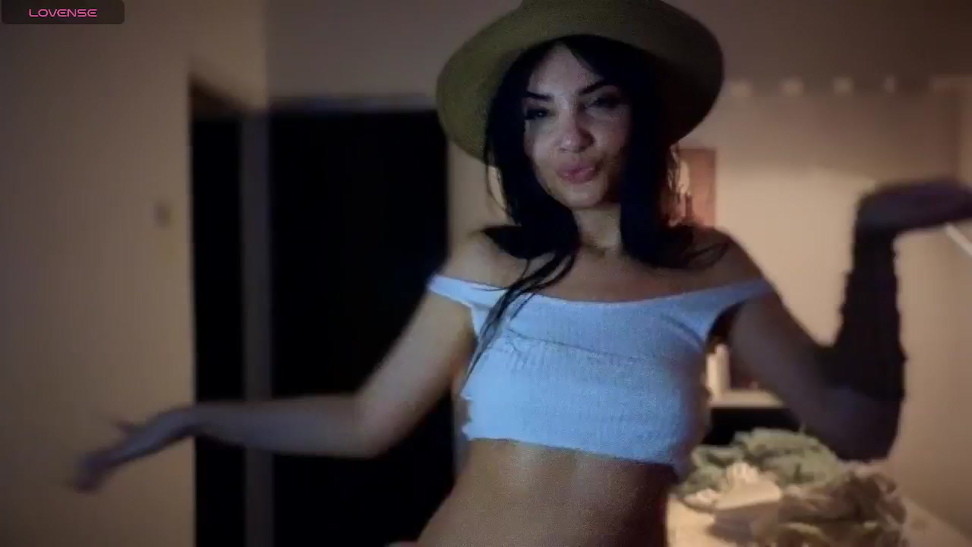 Gallery image thumbnail from loraine_doll's myfreecams stream on, 04/10/2025, 21:19 image 1 of 20