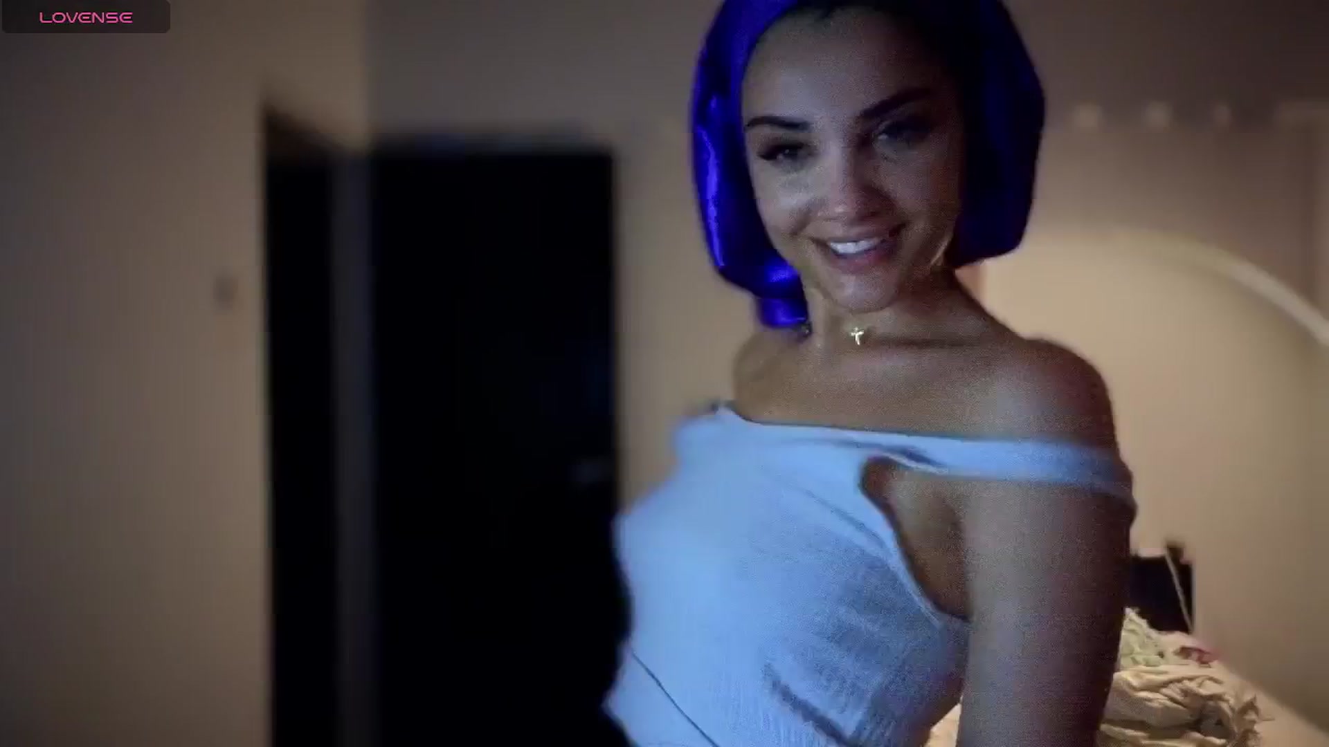 Gallery image thumbnail from loraine_doll's myfreecams stream on, 04/10/2025, 21:19 image 12 of 20