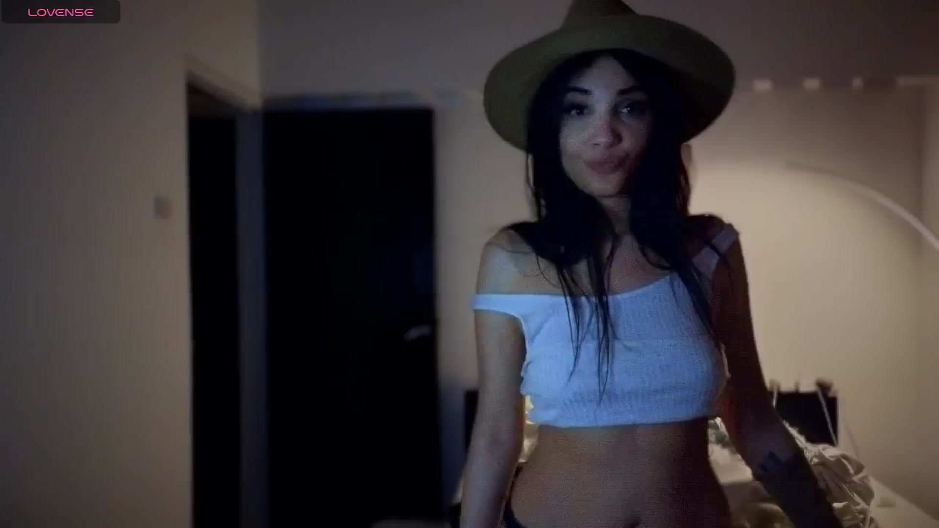 Gallery image thumbnail from loraine_doll's myfreecams stream on, 04/10/2025, 21:19 image 2 of 20