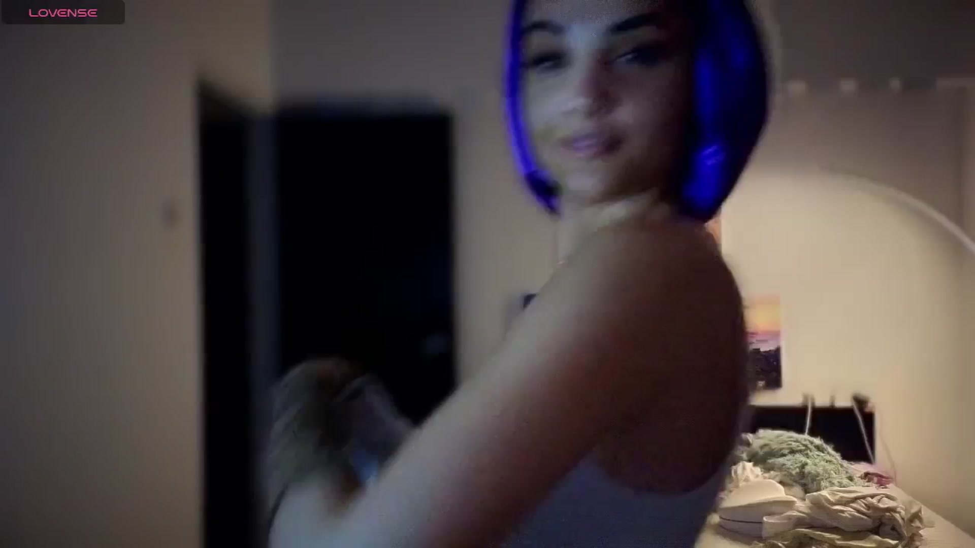 Gallery image thumbnail from loraine_doll's myfreecams stream on, 04/10/2025, 21:19 image 14 of 20