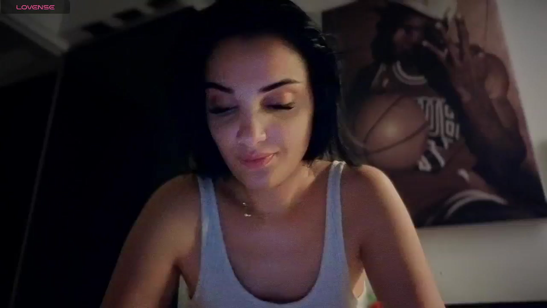 Gallery image thumbnail from loraine_doll's myfreecams stream on, 04/10/2025, 21:19 image 18 of 20