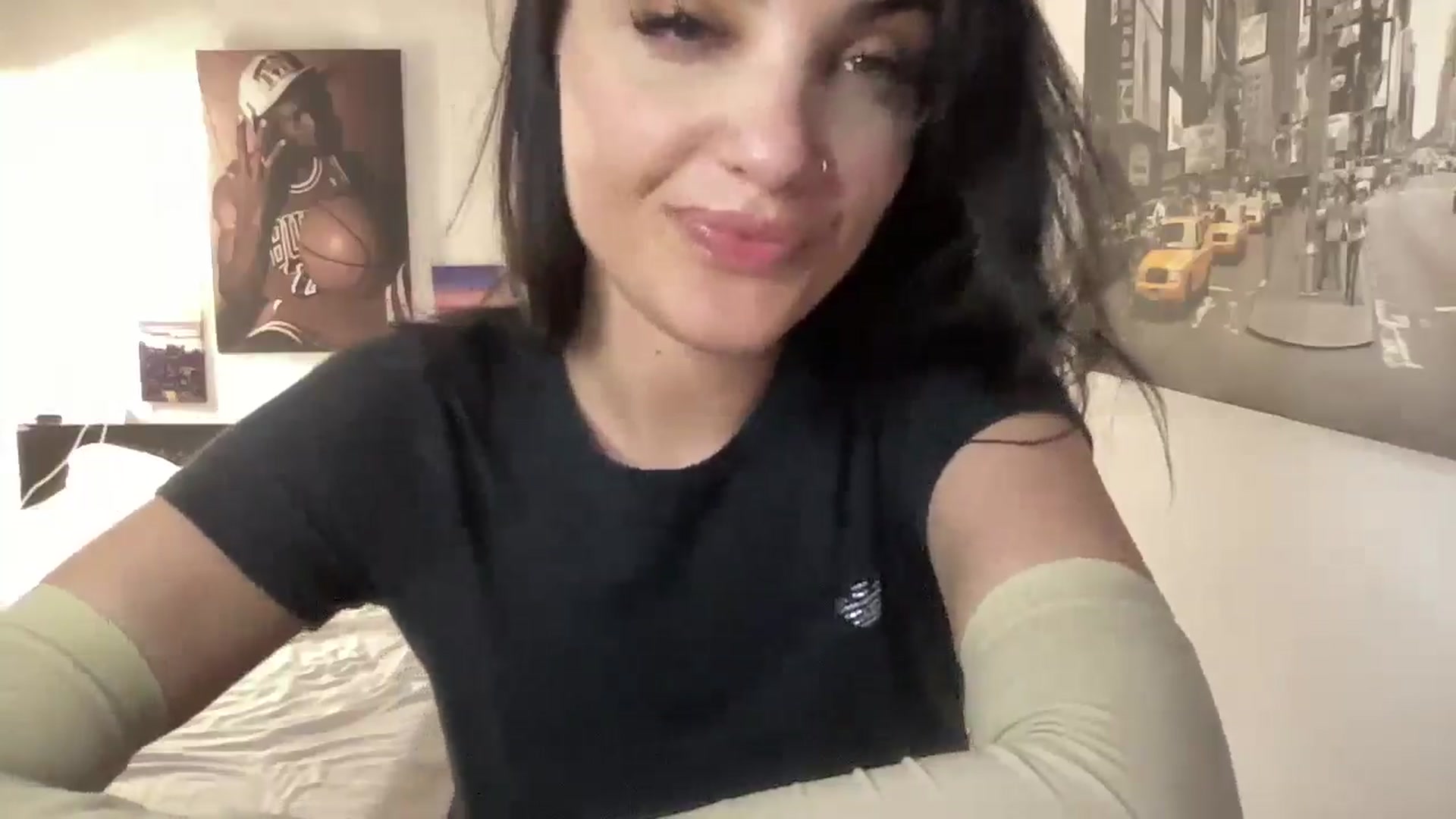 Gallery image thumbnail from loraine_doll's myfreecams stream on, 05/13/2025, 18:06 image 4 of 20