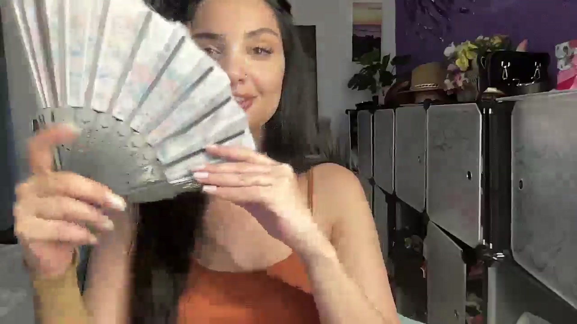Gallery image thumbnail from loraine_doll's myfreecams stream on, 06/06/2025, 17:28 image 19 of 20