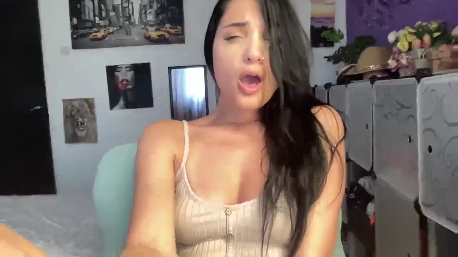 Gallery image thumbnail from loraine_doll's myfreecams stream on, 06/10/2025, 16:44 image 15 of 20