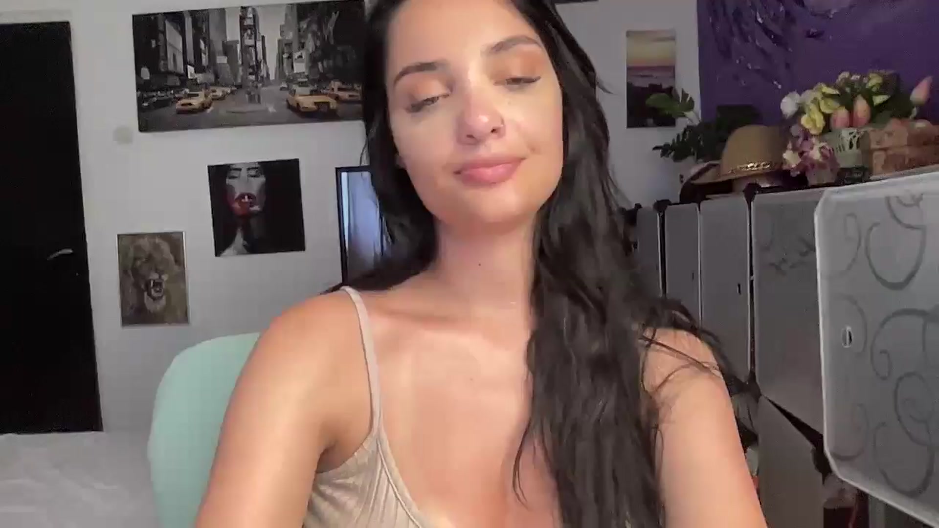 Gallery image thumbnail from loraine_doll's myfreecams stream on, 06/10/2025, 17:35 image 1 of 20