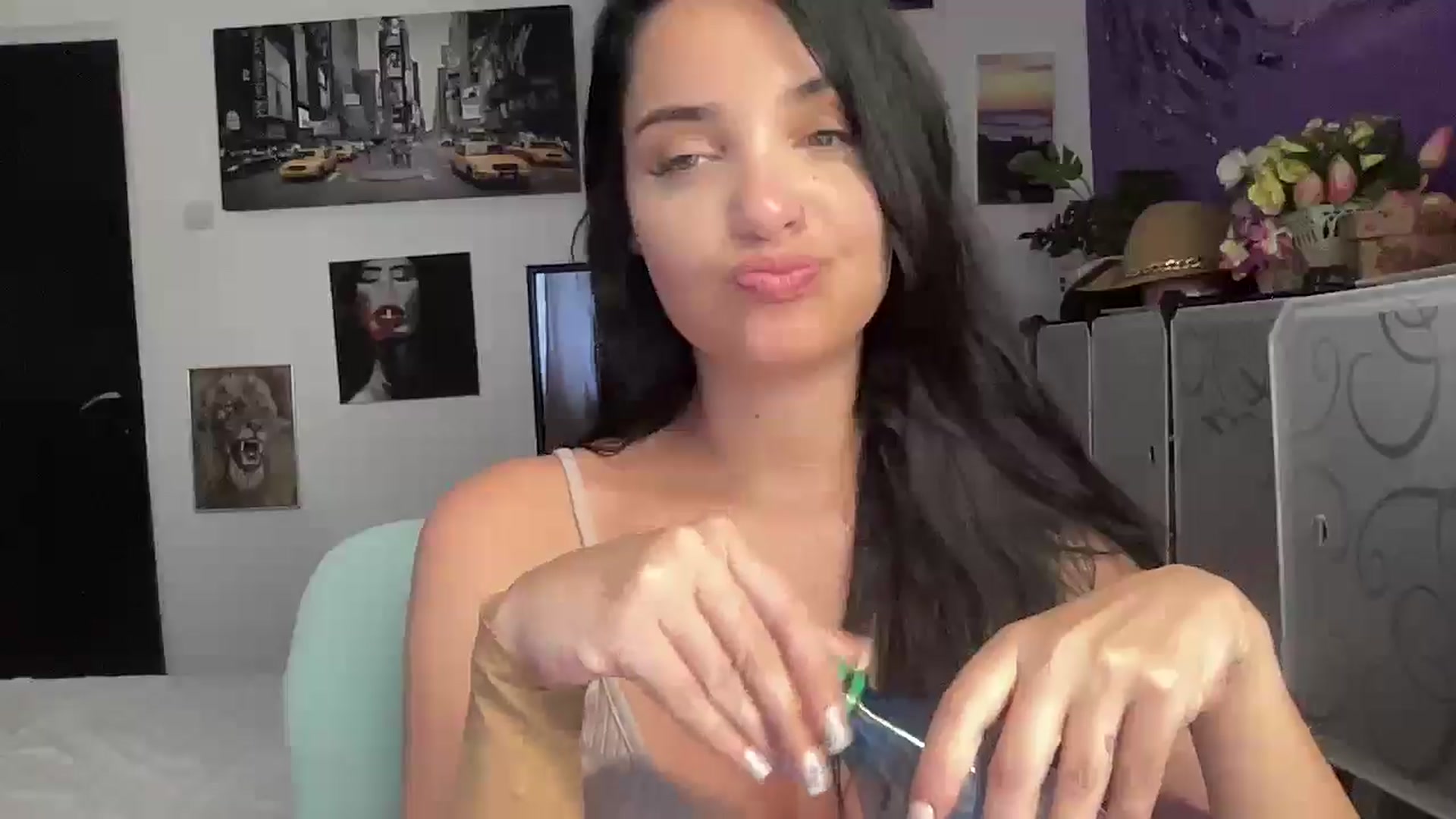 Gallery image thumbnail from loraine_doll's myfreecams stream on, 06/10/2025, 17:35 image 7 of 20