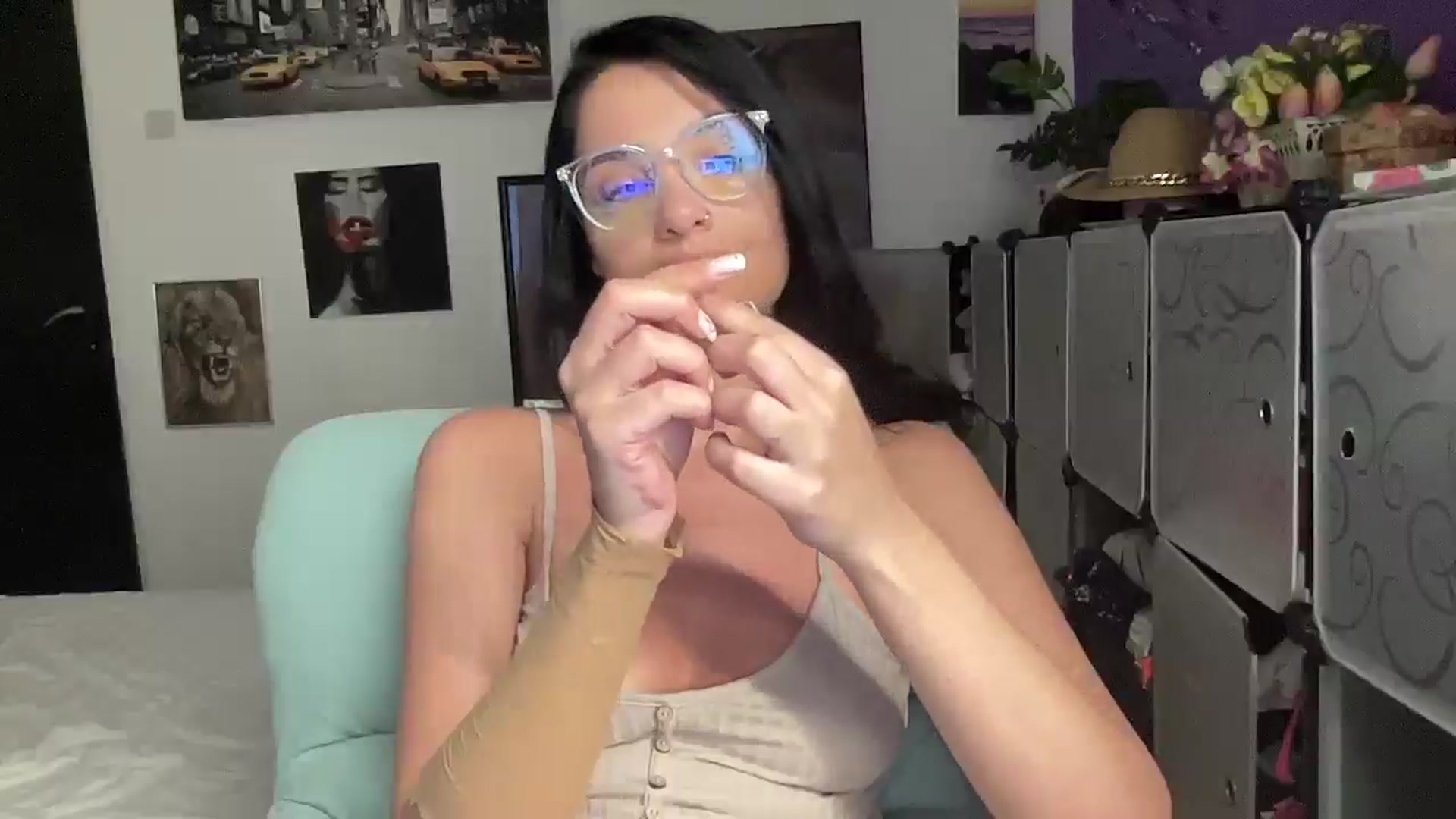 Gallery image thumbnail from loraine_doll's myfreecams stream on, 06/10/2025, 19:21 image 3 of 20