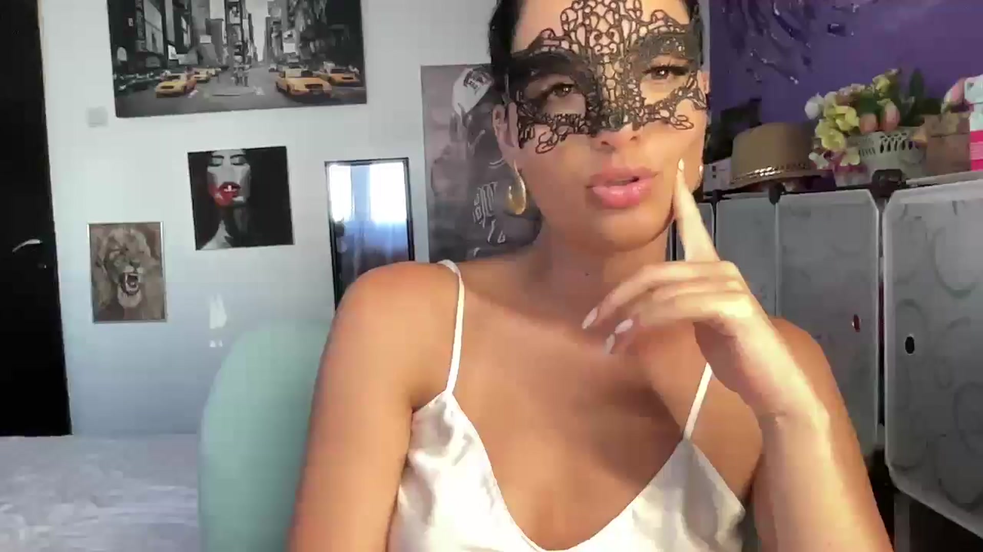 Gallery image thumbnail from loraine_doll's myfreecams stream on, 06/24/2025, 17:20 image 19 of 20