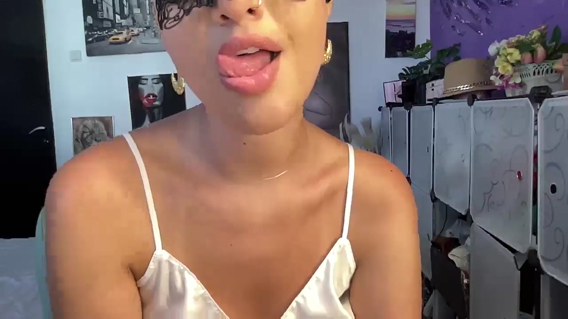 Gallery image thumbnail from loraine_doll's myfreecams stream on, 06/24/2025, 17:20 image 3 of 20