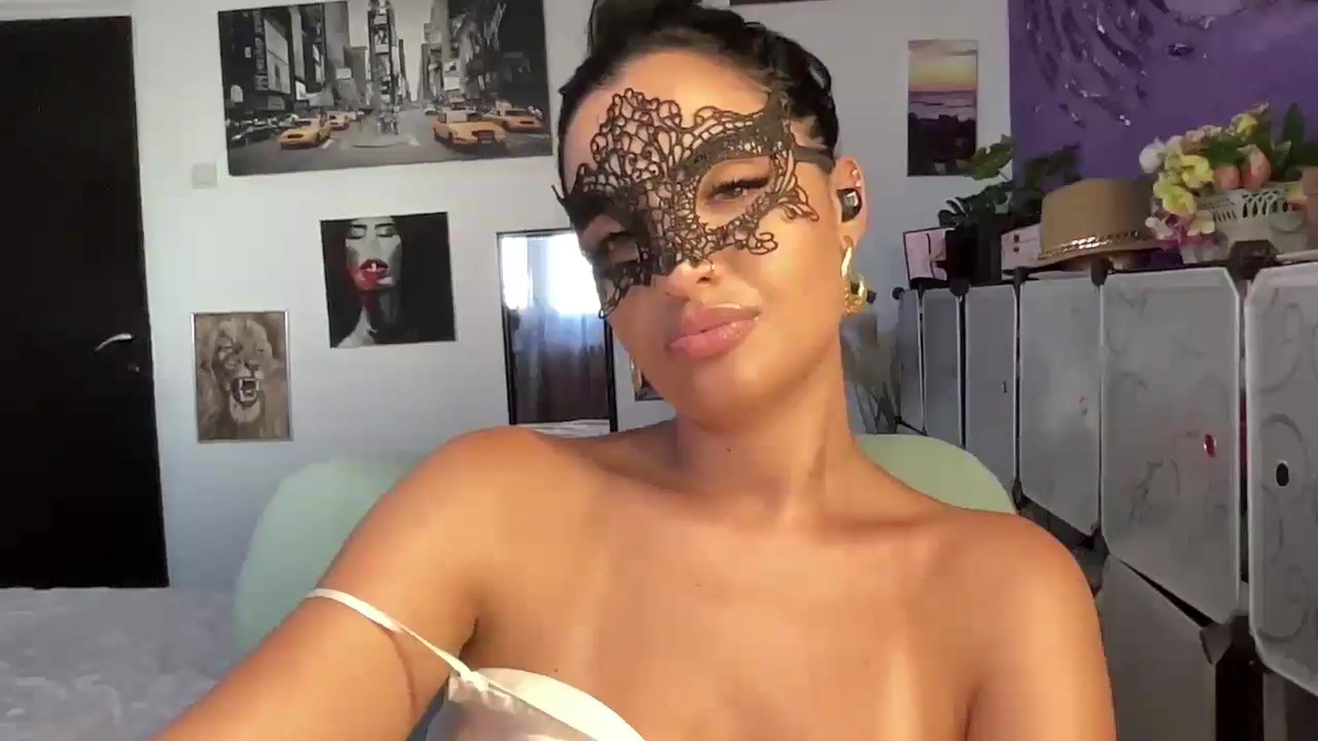 Gallery image thumbnail from loraine_doll's myfreecams stream on, 06/24/2025, 17:20 image 16 of 20