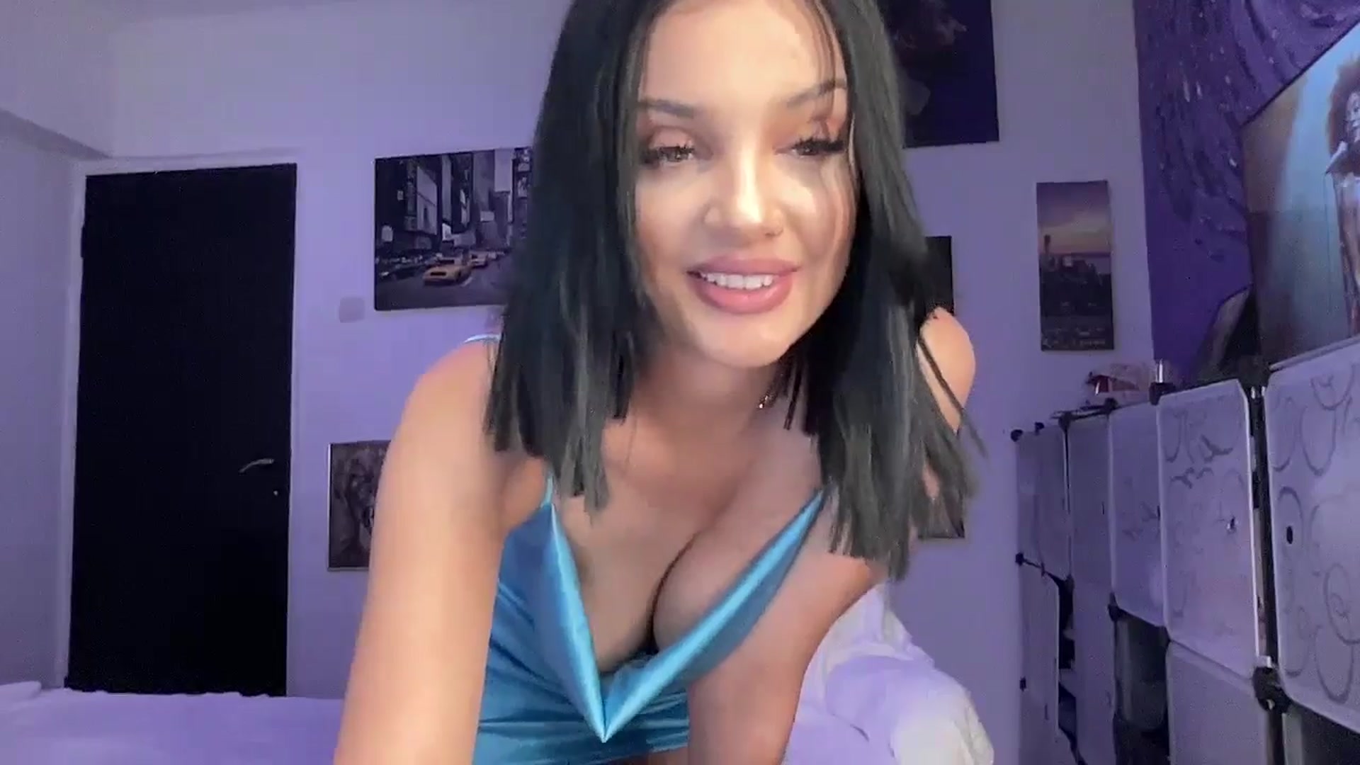 Gallery image thumbnail from loraine_doll's myfreecams stream on, 10/03/2025, 18:21 image 10 of 20