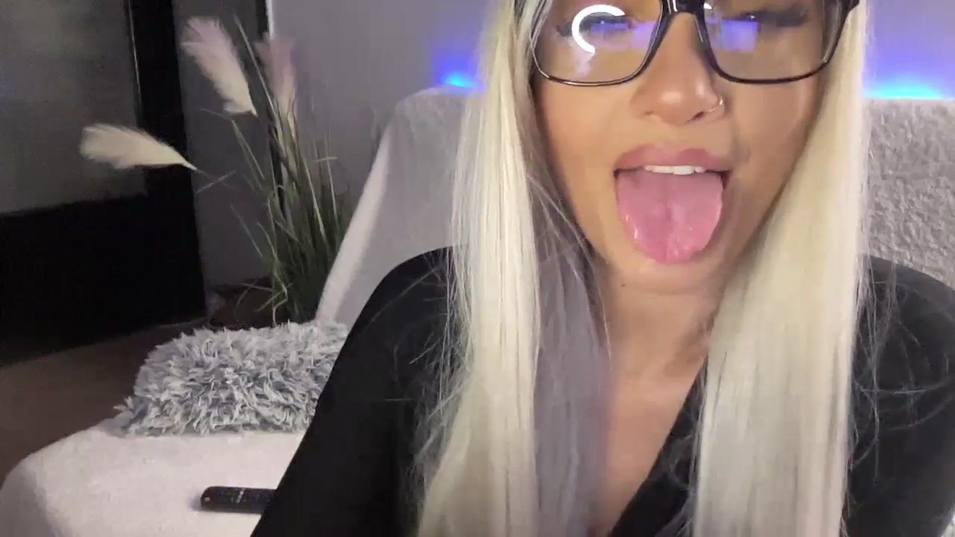 Gallery image thumbnail from loraine_doll's myfreecams stream on, 11/01/2025, 19:04 image 15 of 20
