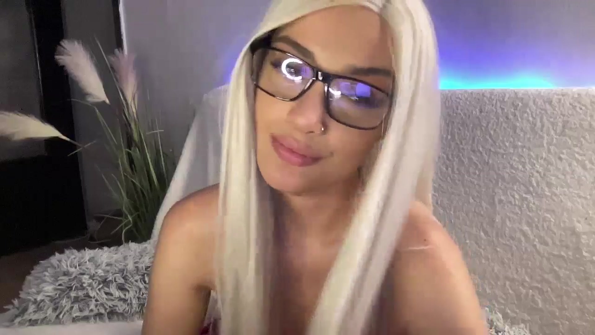 Gallery image thumbnail from loraine_doll's myfreecams stream on, 11/01/2025, 20:11 image 18 of 20