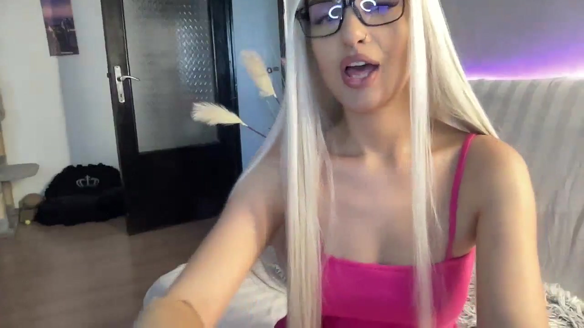 Gallery image thumbnail from loraine_doll's myfreecams stream on, 11/03/2025, 13:40 image 14 of 20