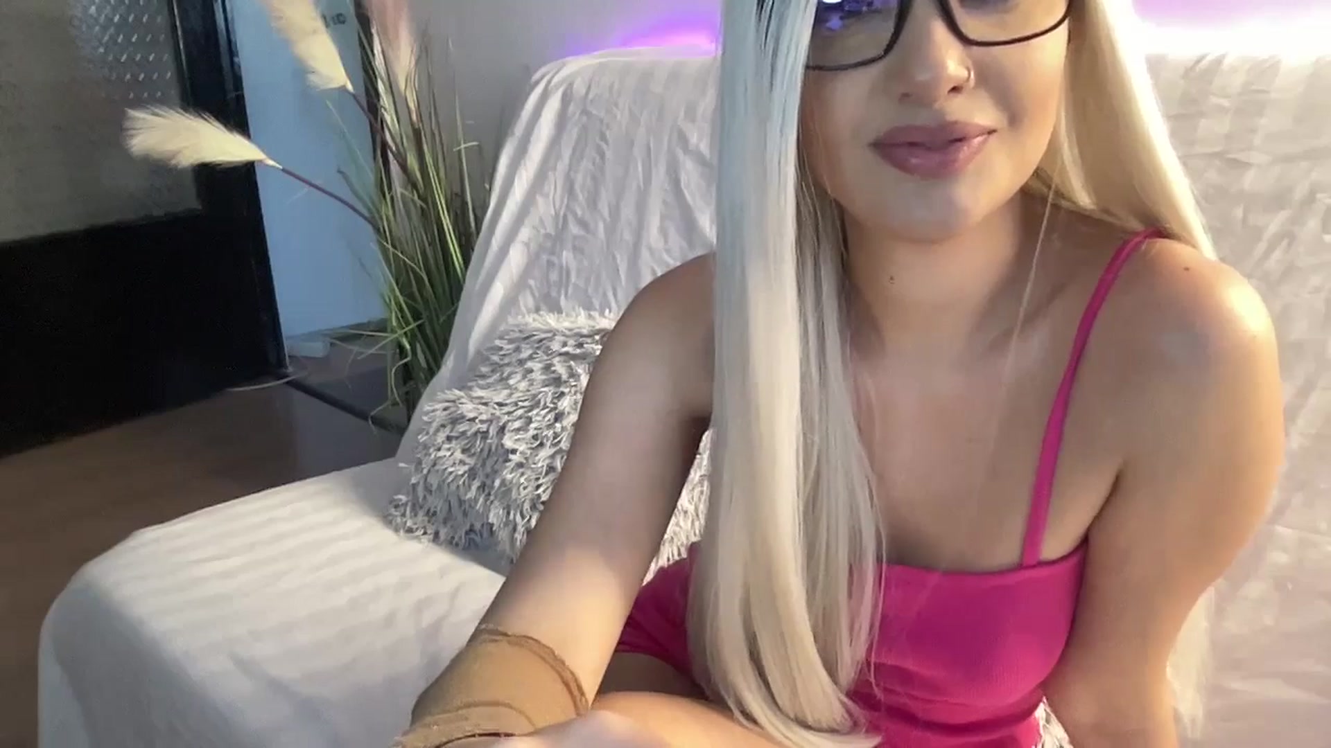 Gallery image thumbnail from loraine_doll's myfreecams stream on, 11/03/2025, 13:40 image 2 of 20