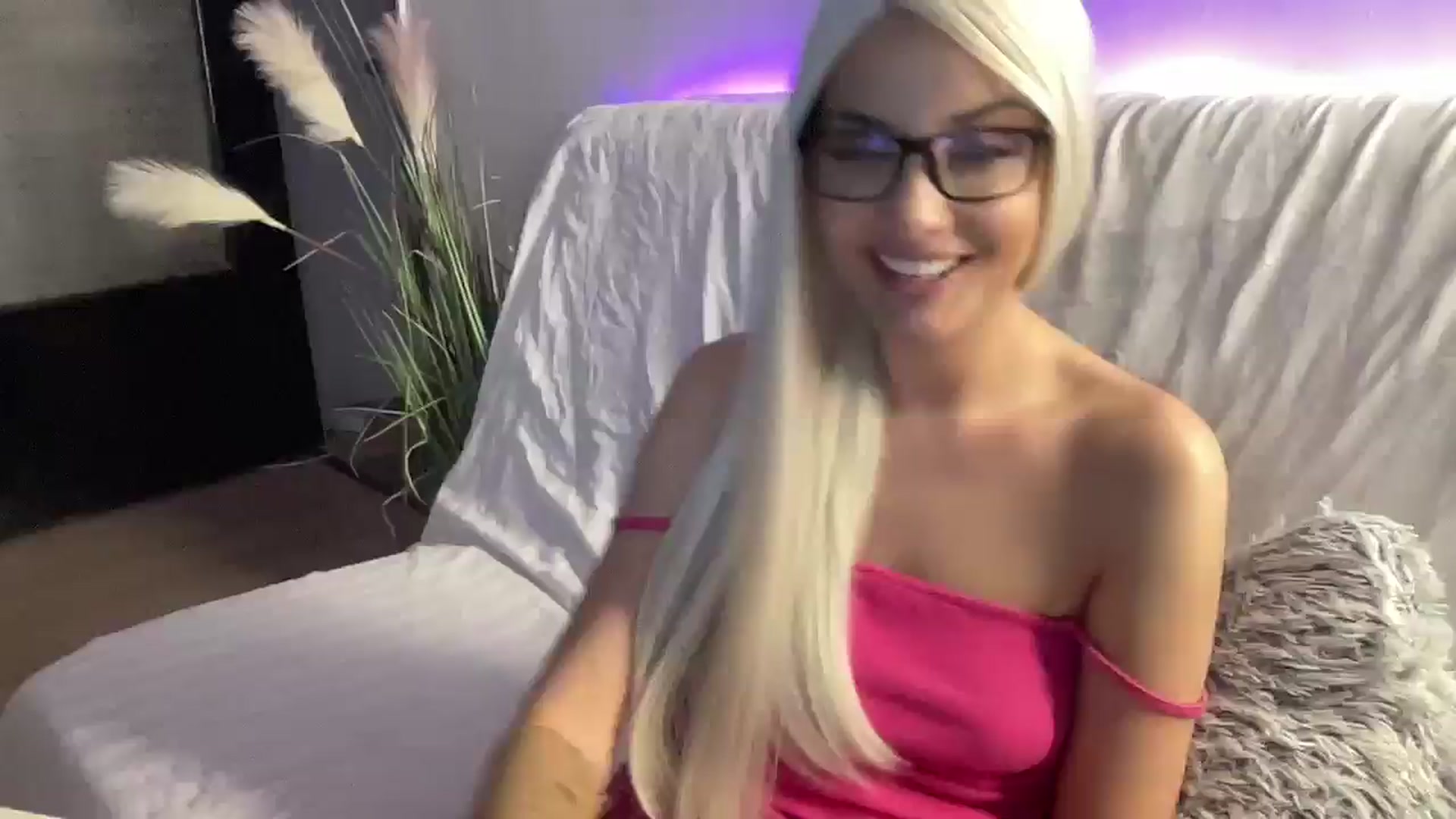 Gallery image thumbnail from loraine_doll's myfreecams stream on, 11/03/2025, 16:56 image 10 of 20