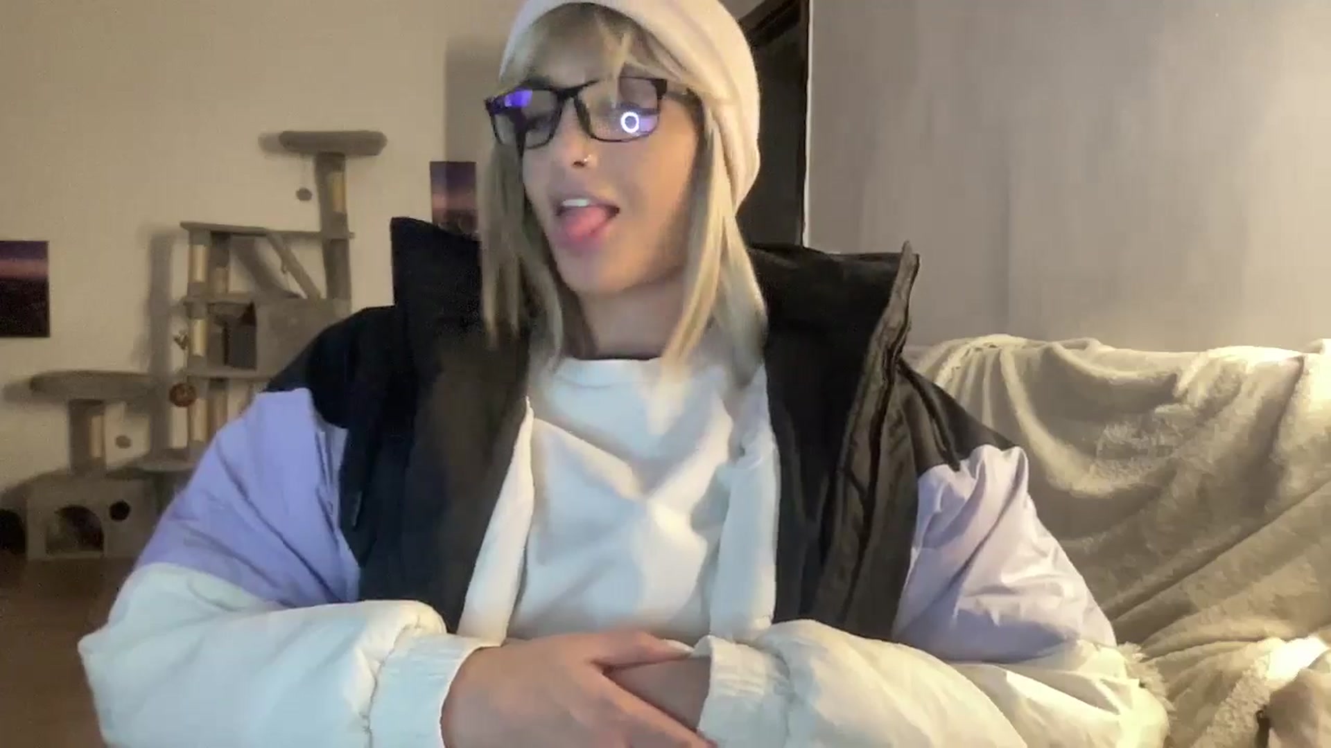 Gallery image thumbnail from loraine_doll's myfreecams stream on, 12/12/2025, 16:22 image 14 of 20