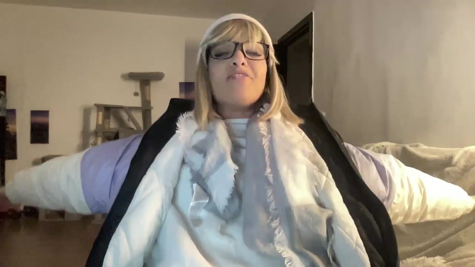 Gallery image thumbnail from loraine_doll's myfreecams stream on, 12/12/2025, 16:22 image 4 of 20