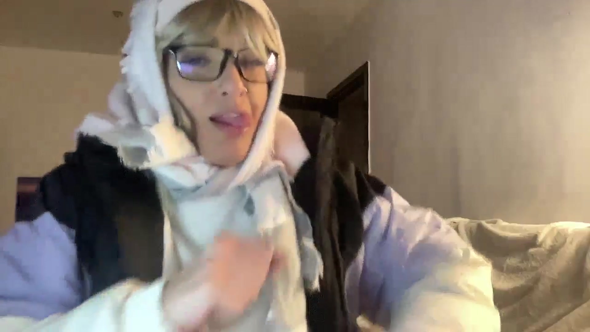 Gallery image thumbnail from loraine_doll's myfreecams stream on, 12/12/2025, 16:22 image 11 of 20