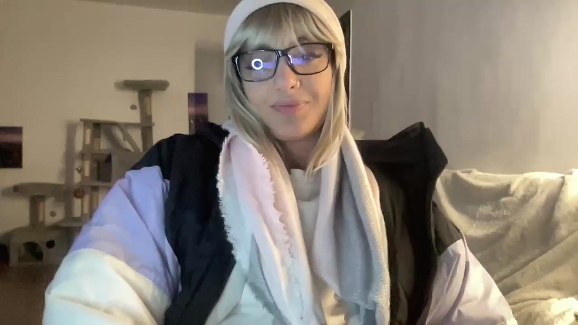 Gallery image thumbnail from loraine_doll's myfreecams stream on, 12/12/2025, 16:22 image 13 of 20