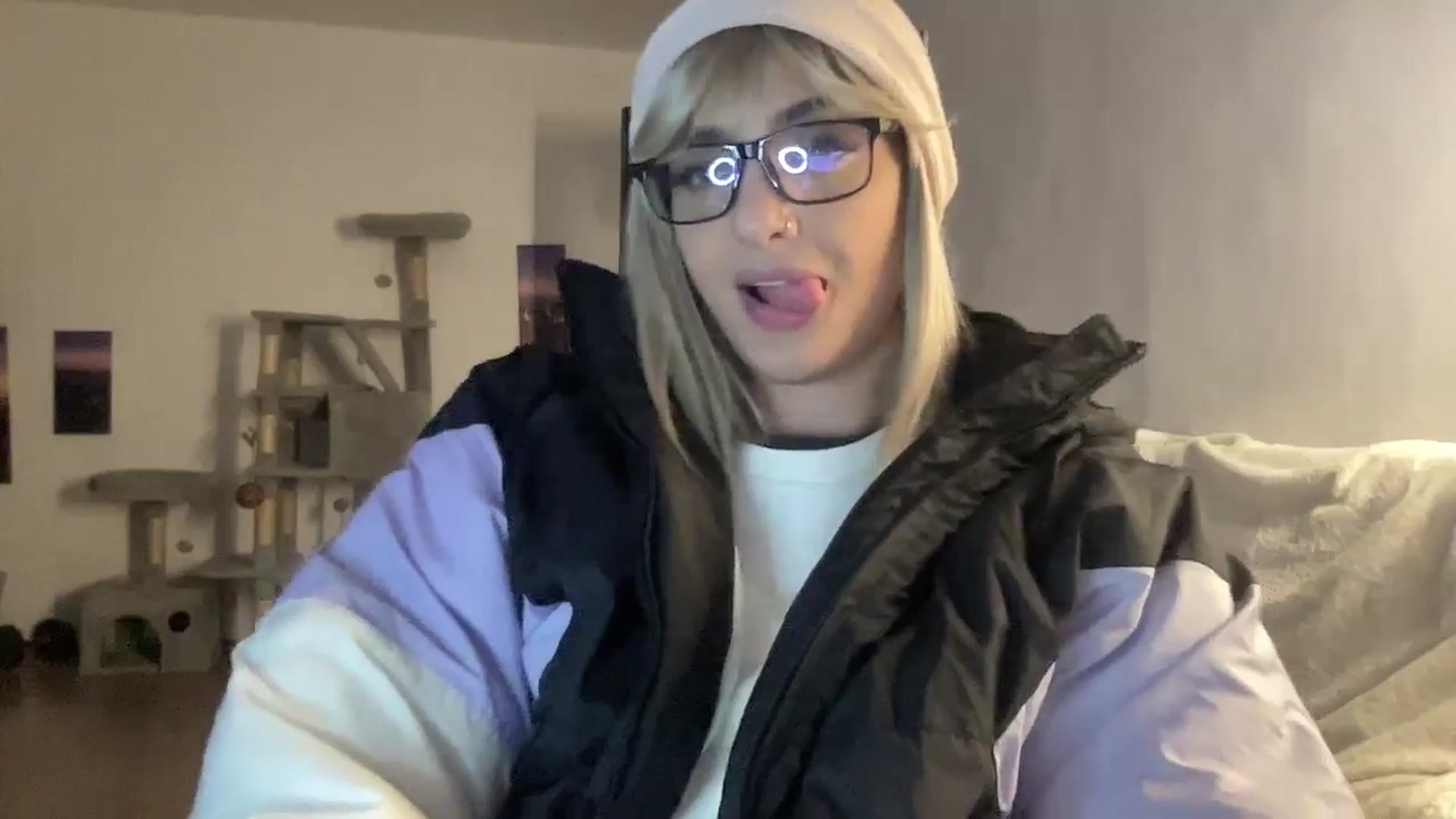 Gallery image thumbnail from loraine_doll's myfreecams stream on, 12/12/2025, 16:22 image 17 of 20